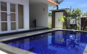 Queen Guest House Tulamben